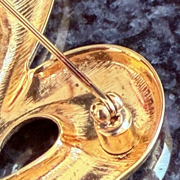 VTG Monet Puffy Heart Brooch Pin Signed Gold Tone Retro Romantic With Box 2.5” - Picture 6 of 7